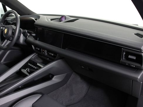New 2025 Porsche Macan 4 Electric image 15