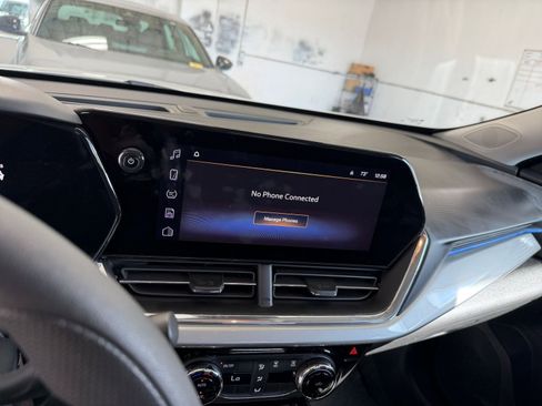 Used 2025 Chevrolet Trax LT image 21