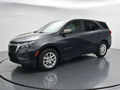Used 2022 Chevrolet Equinox LS w/ LS Convenience Package FWD image 4