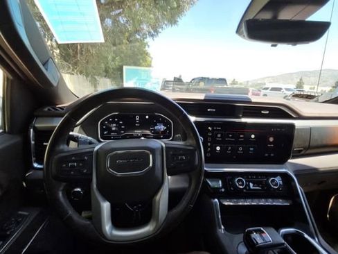 Used 2023 GMC Sierra 1500 Denali w/ Denali Reserve Package AWD/4WD image 4