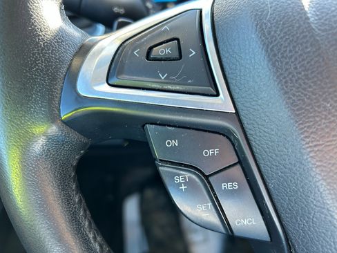 Used 2015 Ford Edge SEL image 18