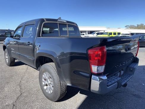 Used 2017 Toyota Tacoma SR5 w/ Tow Package image 5