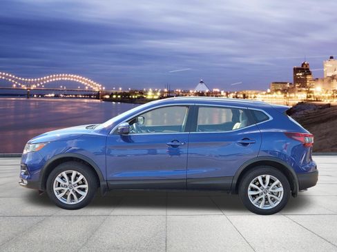 Used 2022 Nissan Rogue Sport SV FWD image 2