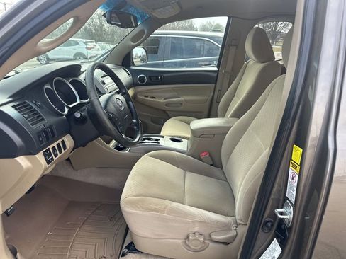 Used 2011 Toyota Tacoma PreRunner w/ SR5 Pkg #2 image 5