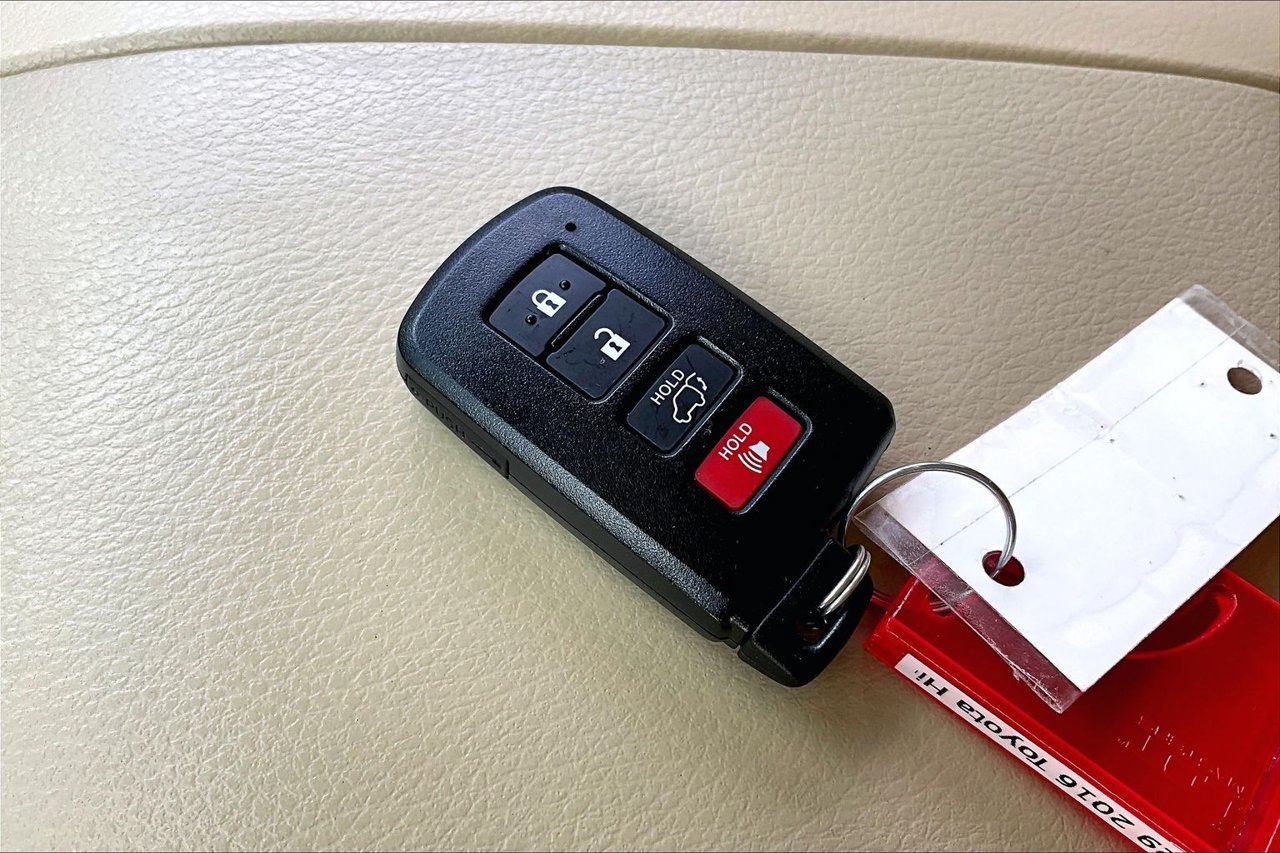 Used 2016 Toyota Highlander XLE FWD image 36