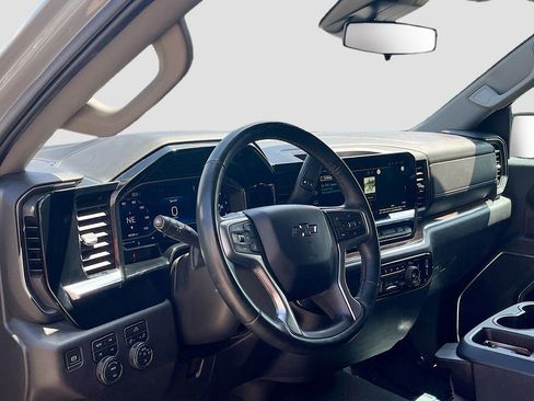 Used 2024 Chevrolet Silverado 1500 LT Trail Boss AWD/4WD image 9