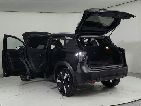 Certified 2025 Nissan Kicks SR FWD image 11