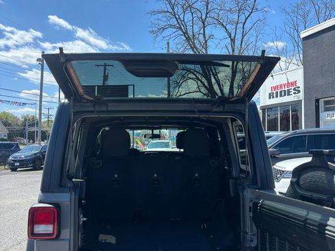 Used 2019 Jeep Wrangler Unlimited Sport AWD/4WD image 8