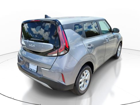 Certified 2025 Kia Soul LX FWD image 6