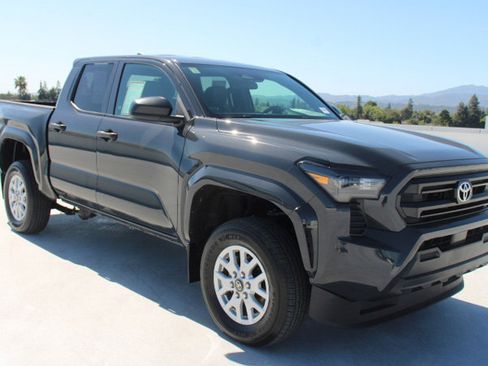 Certified 2024 Toyota Tacoma SR AWD/4WD image 2