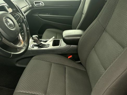 Used 2021 Jeep Grand Cherokee Laredo AWD/4WD image 14
