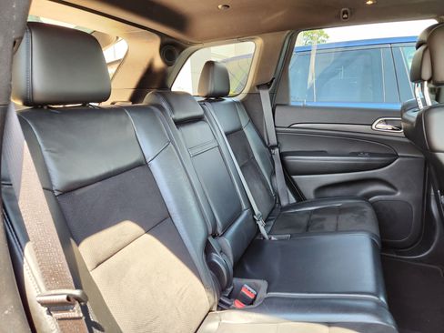 Used 2019 Jeep Grand Cherokee Altitude AWD/4WD image 15