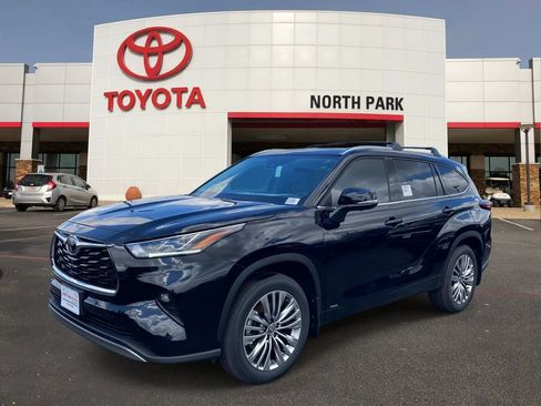 New 2026 Toyota Highlander Platinum AWD/4WD image 1