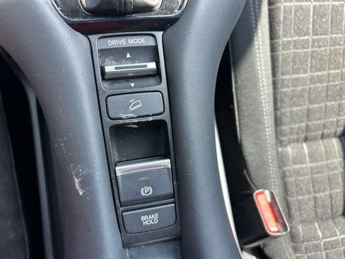 Used 2023 Honda HR-V LX image 15