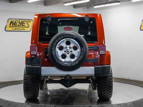 Used 2014 Jeep Wrangler Unlimited Sahara w/ Connectivity Group AWD/4WD image 3