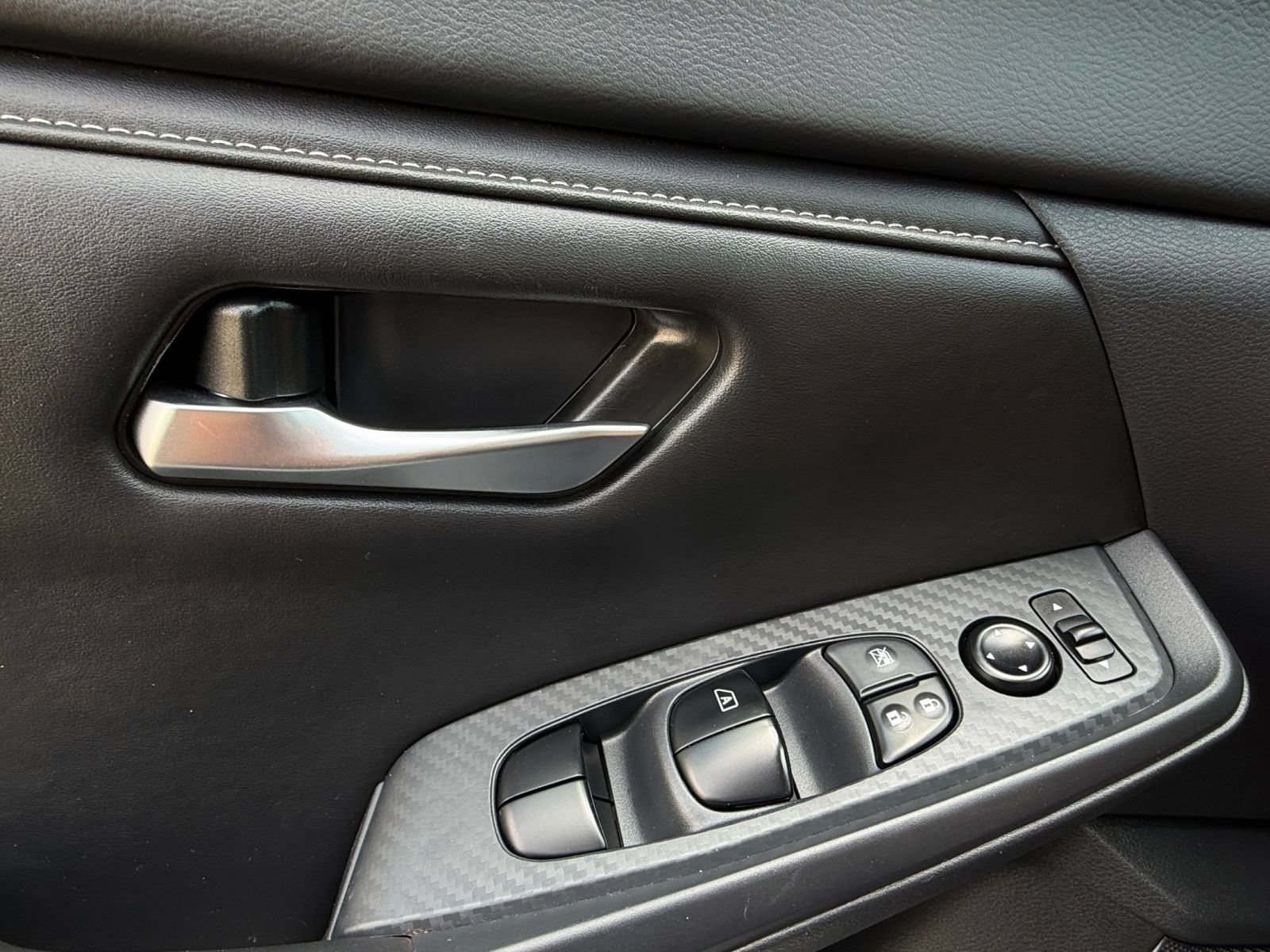 Used 2025 Nissan Sentra SV FWD image 18
