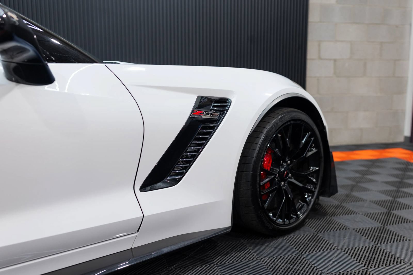 Used 2016 Chevrolet Corvette Z06 w/ Z07 Performance Package RWD image 18