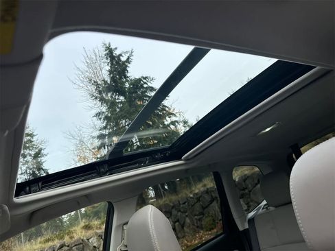 Used 2018 Subaru Forester 2.5i Limited image 15