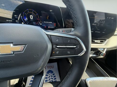 Used 2025 Chevrolet Equinox LT AWD/4WD image 17