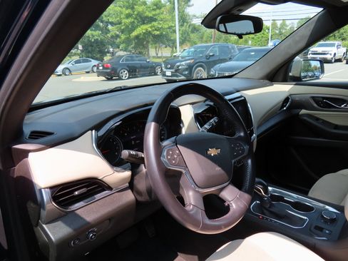 Used 2022 Chevrolet Traverse LT image 15