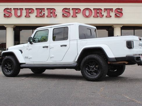 Used 2023 Jeep Gladiator Overland w/ Cold Weather Group AWD/4WD image 5