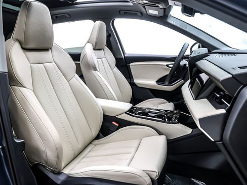 Used 2025 Audi Q6 e-tron Premium Plus w/ Premium Plus image 8