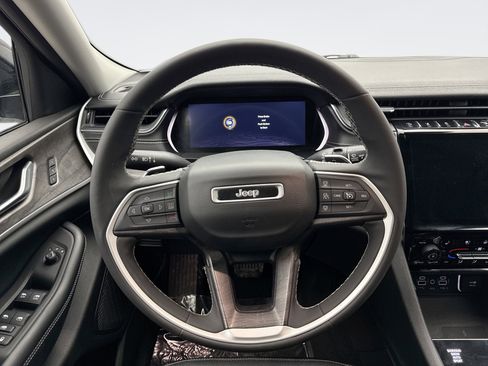 Used 2023 Jeep Grand Cherokee L Limited w/ Luxury Tech Group II image 12