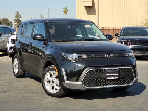 Certified 2025 Kia Soul LX w/ LX Technology Package FWD image 2