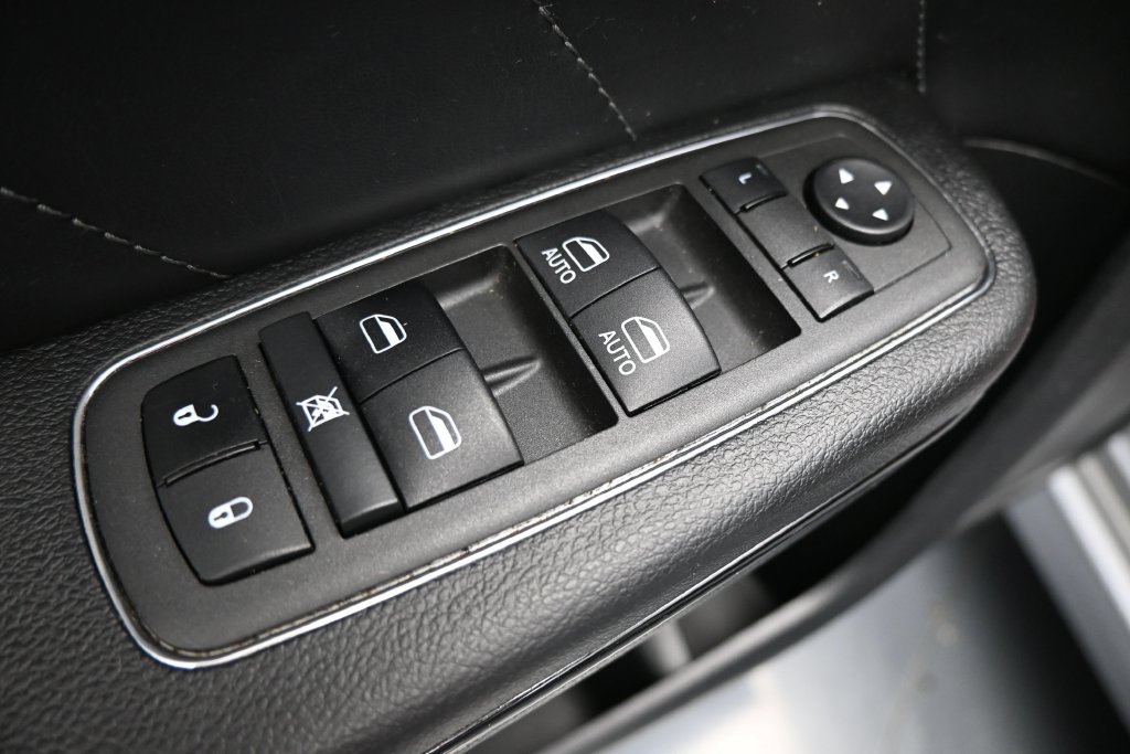 Used 2022 Dodge Charger R/T w/ Plus Group RWD image 11