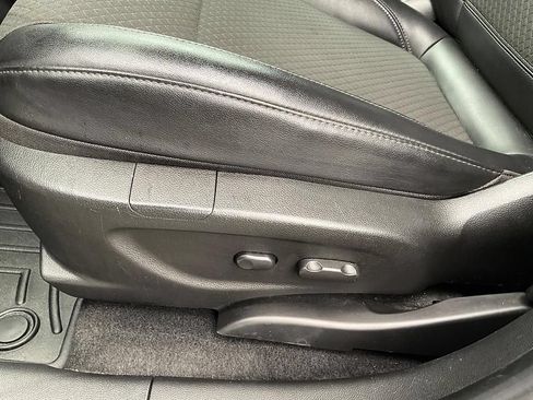 Used 2018 Buick Encore Preferred AWD/4WD image 18