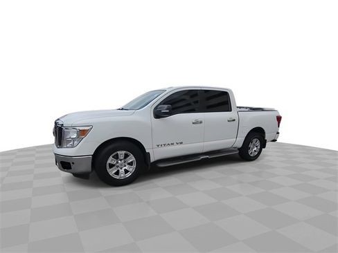 Used 2018 Nissan Titan SV w/ SV Convenience Package image 4