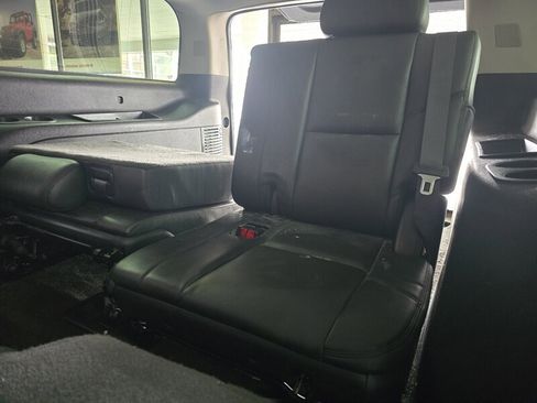 Used 2013 GMC Yukon XL Denali image 31