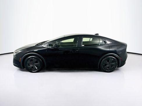 Used 2024 Toyota Prius LE FWD image 4