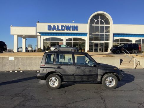 Used 1996 Geo Tracker 4WD 4-Door image 8