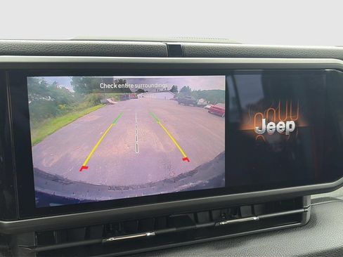Used 2025 Jeep Wrangler Unlimited Sport AWD/4WD image 21