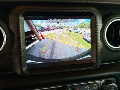 Used 2023 Jeep Wrangler Unlimited Rubicon 4xe w/ Cold Weather Group AWD/4WD image 14
