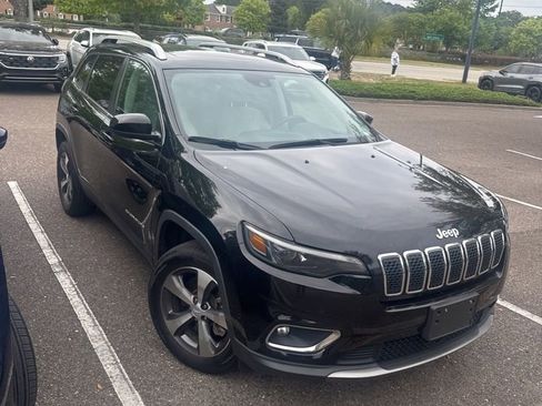 Used 2021 Jeep Cherokee Limited image 2