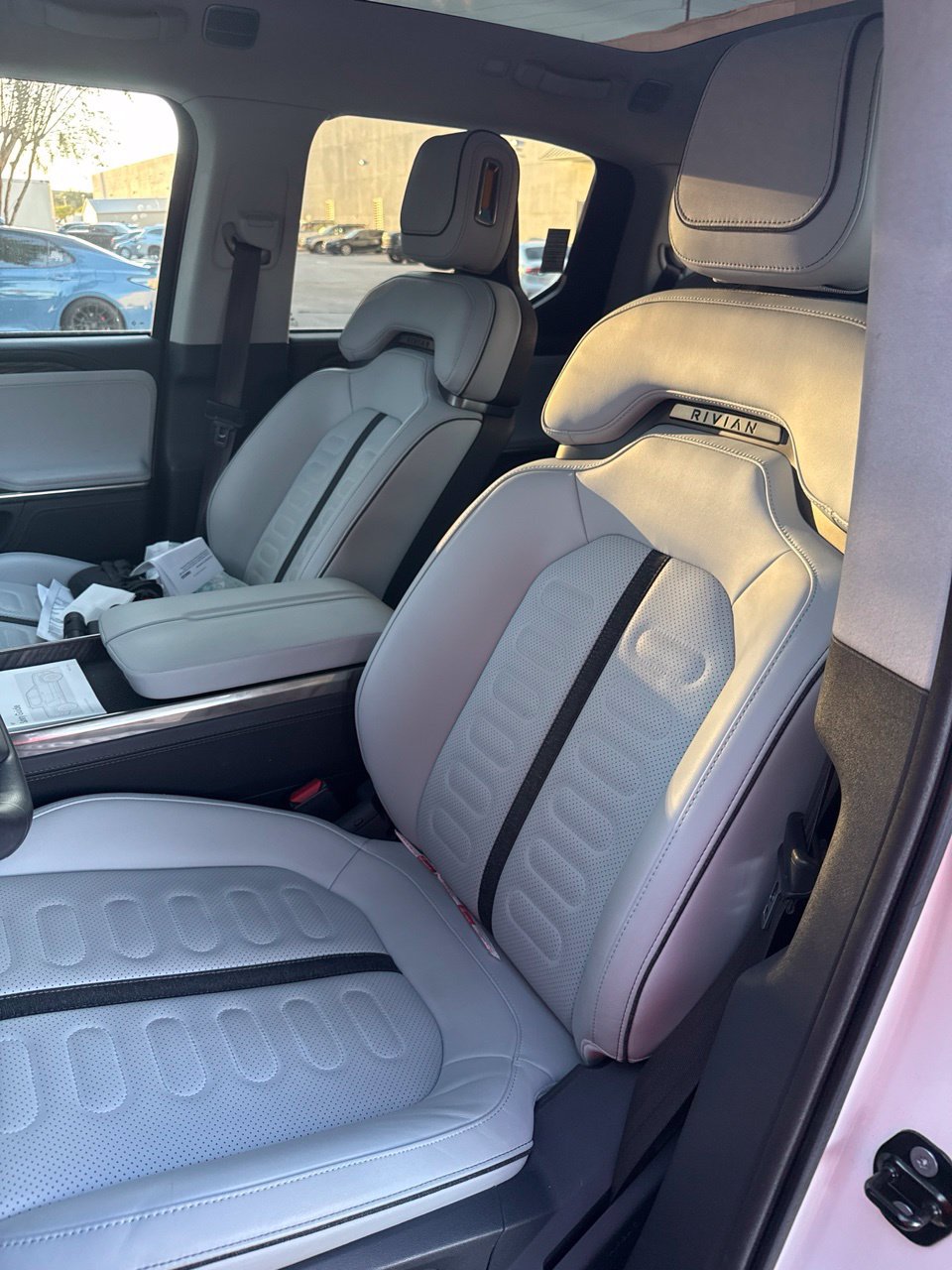 Used 2022 Rivian R1T Adventure AWD/4WD image 3