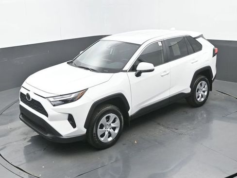 Used 2025 Toyota RAV4 LE image 29