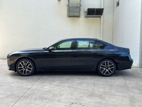 Used 2026 BMW 740i xDrive w/ Premium Package image 5