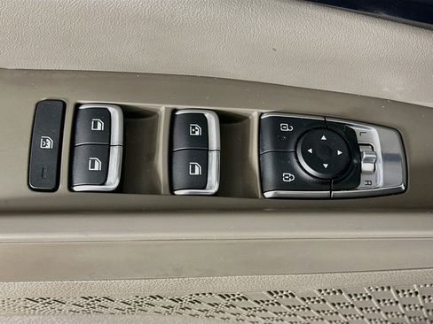 Used 2025 Kia Carnival FWD image 15