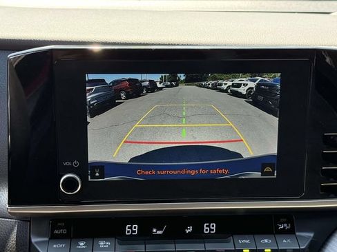 Used 2025 Toyota Camry SE FWD image 16