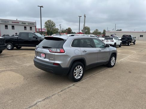 Used 2019 Jeep Cherokee Latitude w/ Popular Appearance Group image 5