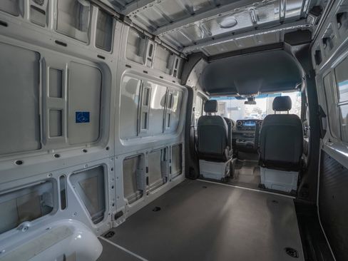 New 2025 Mercedes-Benz Sprinter 2500 image 30