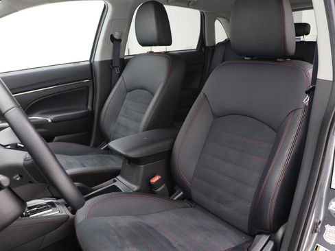 Used 2025 Mitsubishi Outlander Sport AWD image 16