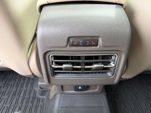 Used 2022 Lincoln Corsair AWD w/ Premium Package image 16