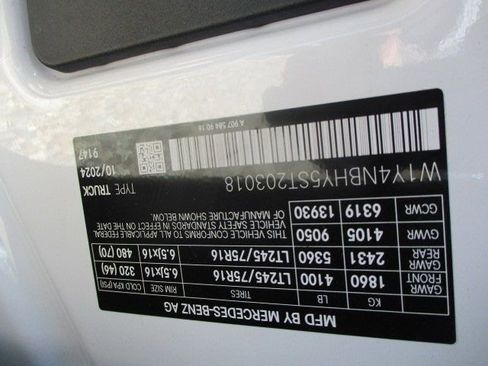 Used 2025 Mercedes-Benz Sprinter 2500 image 10