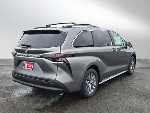 New 2026 Toyota Sienna XLE AWD/4WD image 3