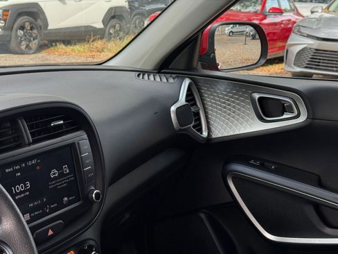 Used 2025 Kia Soul LX w/ LX Technology Package image 30