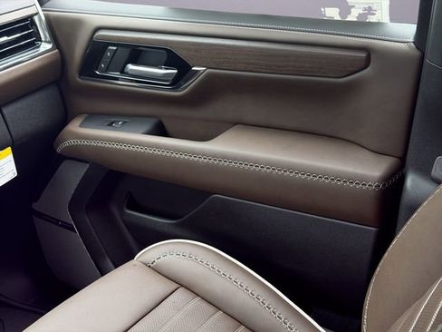 New 2026 GMC Yukon Denali Ultimate w/ LPO, Floor Liner Package AWD/4WD image 24